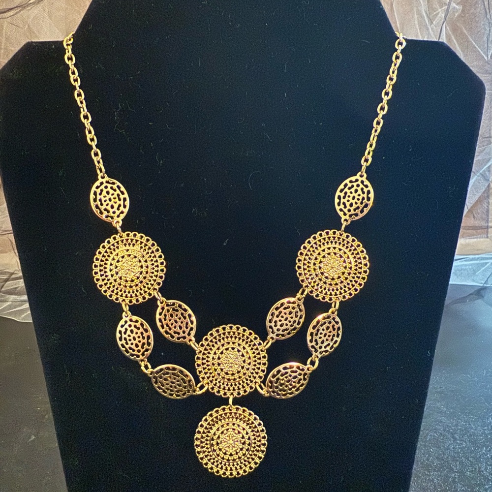 Radiant Gold Filigree Pendant Necklace